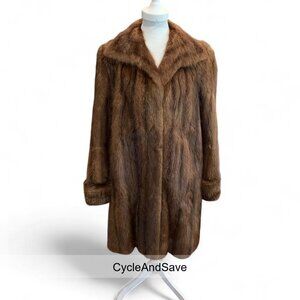 Vintage Chic Muskrat Fur Coat - Rare Brown Jacket for Stylish Winter Wear